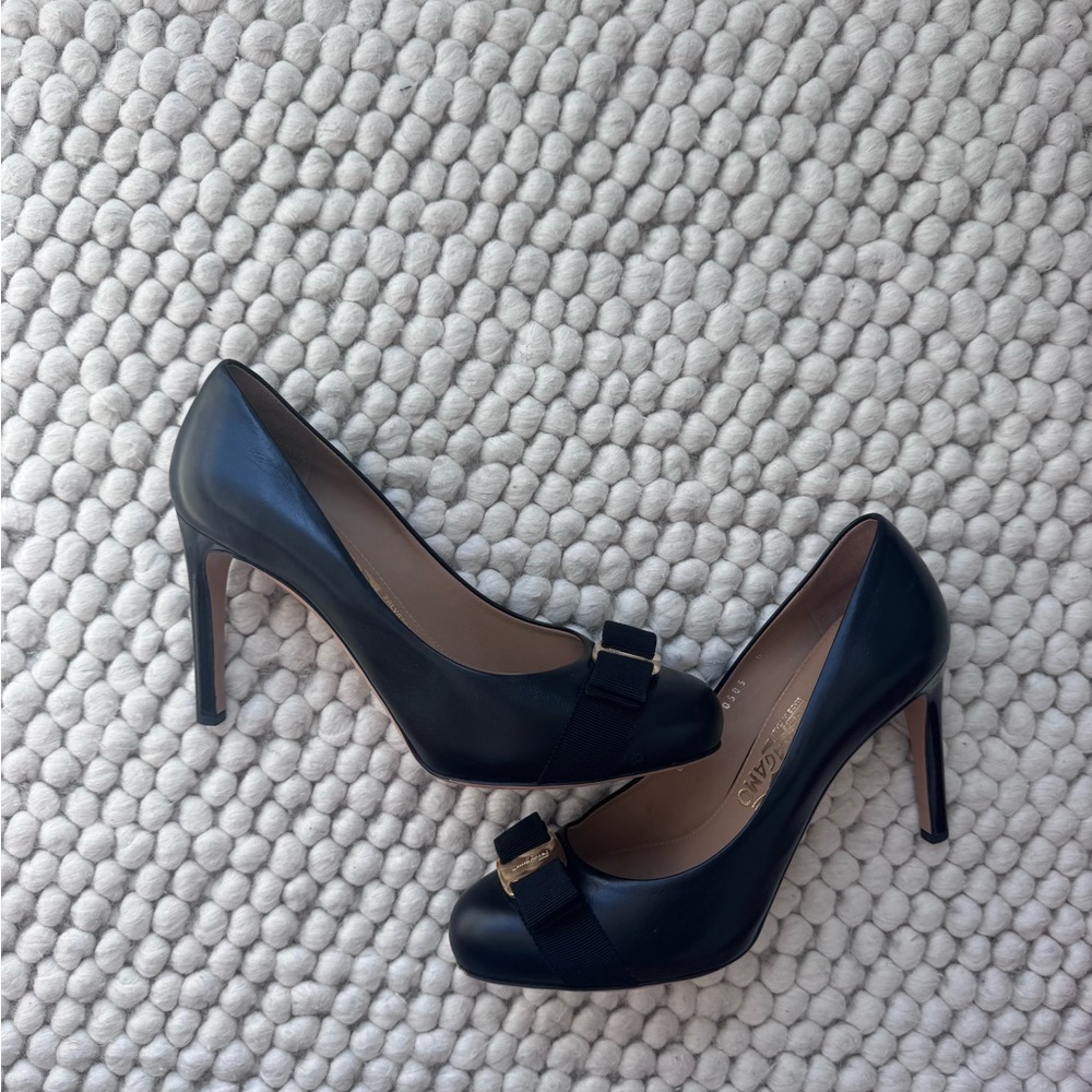 Salvatore Ferragamo Black Leather Bow-Front Pumps